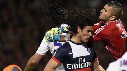 Cavani face à Lopes (PHILIPPE DESMAZES / AFP)