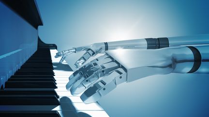 Un robot joue du piano. (HIROSHI WATANABE / DIGITAL VISION / GETTY IMAGES)