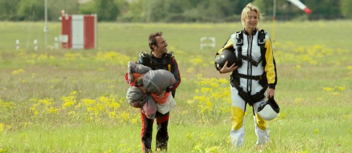 Jean Dujardin et Virginie Efira dans une scène d'Un homme à la hauteur 
 (Gaumont Distribution)