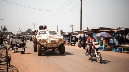 Patrouille de la Minusca dans les rues de Bangui, la capitale de la Centrafrique, le 7 janvier 2020. (FLORENT VERGNES / AFP)