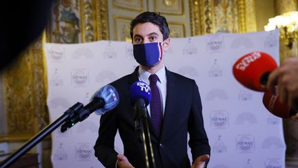 Le porte-parole du gouvernement, Gabriel Attal, le 17 décembre 2020. (THOMAS SAMSON / AFP)