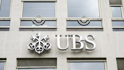 UBS est soup&ccedil;onn&eacute;e d'avoir permis &agrave; ses commerciaux de d&eacute;marcher des clients en France et d'avoir mis en place une double comptabilit&eacute;. (LAURIE DIEFFEMBACQ / BELGA MAG / AFP)