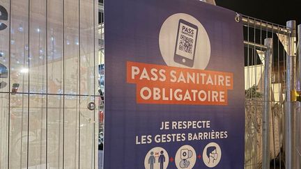 Le pass sanitaire obligatoire a sauvé des vies, selon une étude publiée mardi 18 janvier 2022 (illustration). (CLÉMENCE GOURDON NEGRINI / RADIO FRANCE)