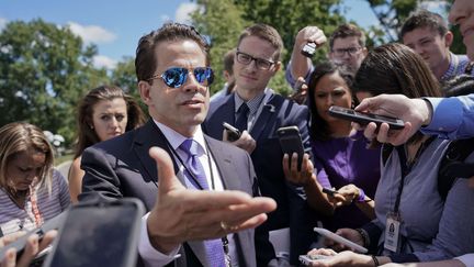 Anthony Scaramucci parle à des journalistes devant la Maison Blanche le 25 juillet 2017.&nbsp; (PABLO MARTINEZ MONSIVAIS/AP/SIPA / AP)