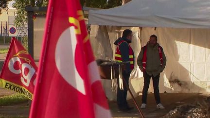 Pénurie de carburant : le gouvernement réquisitionne le personnel de la raffinerie Exxon-Mobil (FRANCE 2)