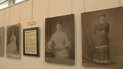 Portraits d'Edith Wharthon exposés à Hyères (E. Pepin / J. Fuster /France Télévisions)