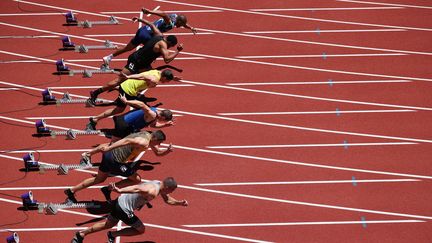 Le départ du 100 mètres de l'épreuve de décathlon, le 19 juin 2021, lors des&nbsp;sélections olympiques américaines d'athlétisme à Eugene (Etats-Unis). (PATRICK SMITH / AFP)