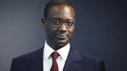 10 mars 2015. Tidjane Thiam pose pour les photographes après la conférence de presse  annonçant sa nomination à la présidence du Crédit Suisse. (MICHAEL BUHOLZER / AFP)