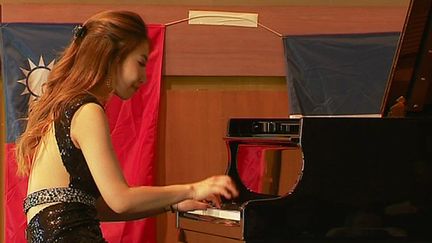 Ayumi Nabata pianiste japonaise candidate au concours international de piano de Lyon
 (Jacqueline Chevalier )