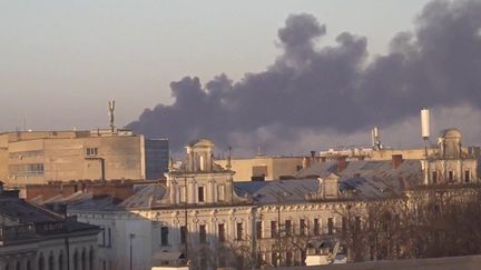 Guerre en Ukraine : la ville de Lviv bombardée depuis la mer Noire (FRANCEINFO)