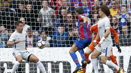 11e minute : Yohan Cabaye marque le premier but de la saison de Crystal Palace. (IAN KINGTON / AFP)