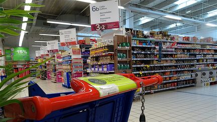 Le conseil départemental de Seine-Saint-Denis prévoit un chèque alimentaire d'un montant de 50 euros par personne et par mois, pour un millier de personnes précaires. (PATRICK LEFEVRE / MAXPPP)