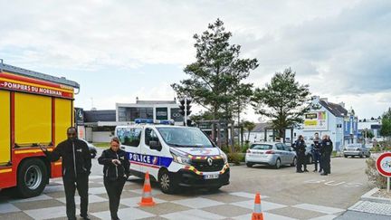 La police se trouve sur les lieux d'un accident qui a tué un enfant et blessé gravement un autre à Lorient (Morbihan), le 9 juin 2019. (MAXPPP)