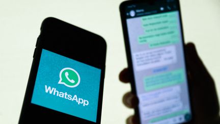 La messagerie Whatsapp sur un téléphone en Pologne, le 27 août 2021. (JAKUB PORZYCKI / NURPHOTO / AFP)