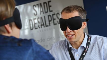 Entretien à l'aveugle au stade des Alpes, à Grenoble, en 2017. (PHOTOPQR/LE DAUPHINE/MAXPPP)