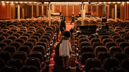 La contrebassiste Sélène Saint-Aimé au théâtre des Folies Bergère, à Paris (juin 2021) (ANNE BIED)