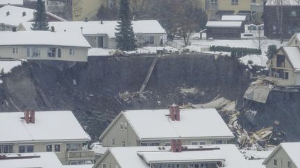 Au moins 10 personnes ont été blessées dans un glissement de terrain survenu dans une petite localité de la municipalité de&nbsp;Gjerdrum (Norvège),&nbsp;le 30 décembre 2020. (FREDRIK HAGEN / NTB / AFP)