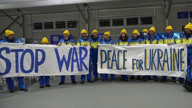 L'image poignante des athlètes ukrainiens qui protestent contre la guerre en amont de la cérémonie d'ouverture de ces Jeux paralympiques d'hiver de Pékin 2022.