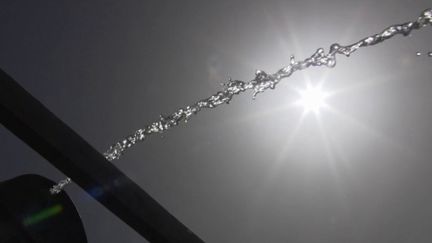 La France a enregistré son troisième jour de canicule, vendredi 17 juin, avec des températures dépassant les 40 degrés dans le sud-ouest du pays. (franceinfo)