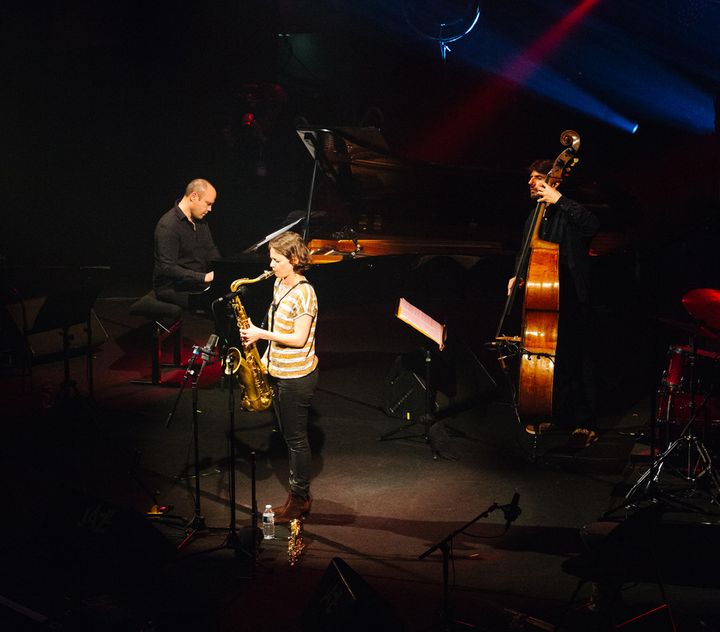 Sophie Alour au saxophone, salle Marcel-Hélie à Coutances (Mathieu Dutot)