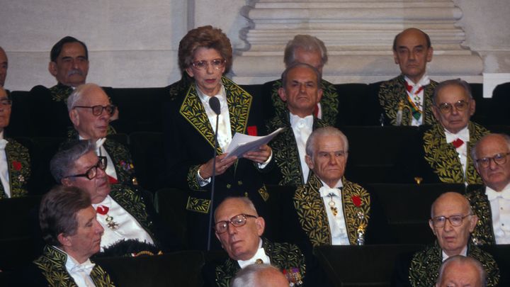 En 1991, Hélène Carrère d'Encausse est la troisième femme à entrer à l'Académie française, après Marguerite Yourcenar (1980) et Jacqueline de Romilly (1988). (PATRICE PICOT / GAMMA-RAPHO)