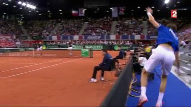 Coupe David : l'incroyable point de Nicolas Mahut joué depuis l'extérieur du court