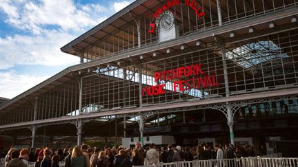 La queue s'allonge au Pitchfork festival à la Grande Halle de la Villette...
 (Vincent Arbelet)