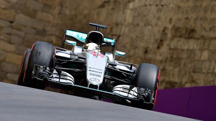 Le Britannique Lewis Hamilton à l'attaque (ANDREJ ISAKOVIC / AFP)