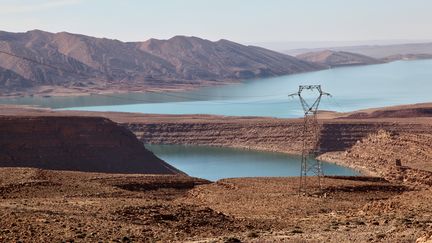 Le barrage Hassan Addakhil et son lac de retenue dans les montagnes du Haut-Atlas. A la fois réserve d'eau, mais aussi protection de la vallée de Ziz contre les inondations. (CREATIVE TOUCH IMAGING LTD / NURPHOTO)