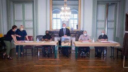 Dans une bureau de vote, pour le second&nbsp;tour des élections municipales, à la mairie de Metz, le 28 juin 2020. (NICOLAS BILLIAUX / HANS LUCAS / AFP)