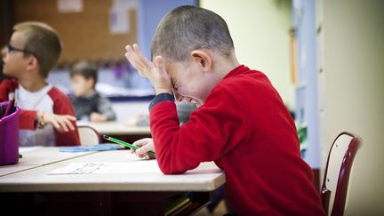 Les &eacute;l&egrave;ves fran&ccedil;ais sont plus anxieux et doutent plus de leurs comp&eacute;tences en maths que la moyenne de l'OCDE, selon le classement Pisa publi&eacute; le 3 d&eacute;cembre 2013. (AMELIE BENOIST / BSIP / AFP)