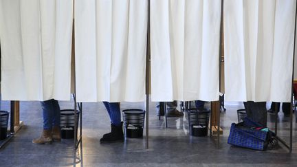 Pour la première fois de son histoire, la droite et le centre organisent une primaire, dimanche 20 novembre 2016. (GODONG / AFP)