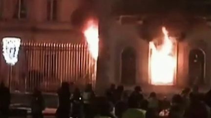 L’incendie de la préfecture du Puy-en-Velay, instant marquant du quinquennat d’Emmanuel Macron