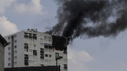 L'immeuble HLM dans lequel un incendie a fait quatre morts, le 26 juillet 208, à Aubervilliers (Seine-Saint-Denis). (THOMAS SAMSON / AFP)