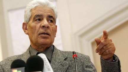 Moussa Koussa, l&rsquo;ancien chef des services de renseignements ext&eacute;rieurs et ancien ministre des Affaires &eacute;trang&egrave;res de la Libye, lors d'une conf&eacute;rence de presse &agrave; Tripoli (Libye), le 7 mars 2011. (MAHMUD TURKIA / AFP)