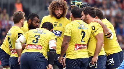 Les joueurs de Clermont en plein briefing (REMY GABALDA / AFP)