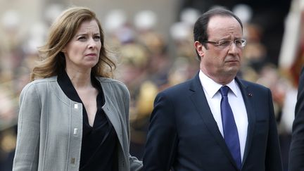 Val&eacute;rie Trierweiler et Fran&ccedil;ois Hollande aux Invalides, le 11 juin 2013. (CHARLES PLATIAU / REUTERS)