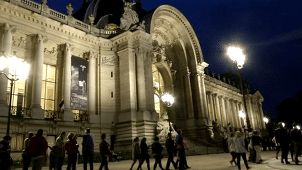 Des visiteurs attendent devant le Petit Palais, Paris, 22 mai 2016
 (France 3/Culturebox / capture d&#039;écran)