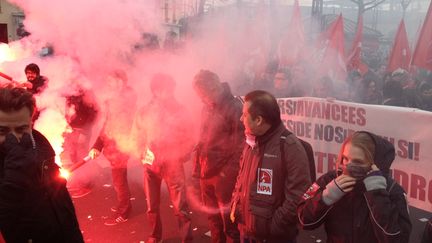 Des manifestants rassembl&eacute;s contre la tenue du congr&egrave;s du Front national &agrave; Lyon (Rh&ocirc;ne), le 29 novembre 2014. (MICHEL PELLETIER / CITIZENSIDE / AFP)