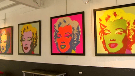 La série Marilyn d'Andy Warhol en vente à la galerie Attila (Aveyron)
 (Capture d&#039;image France3/Culturebox)