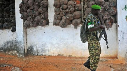 Les militaires burundais, déployés en Somalie sous le commandement de l’Amisom, la Mission de l'Union africaine, se relaient au terme d'un an de mission. Ces soldats participent au processus de stabilisation du pays en contribuant à libérer certaines parties de la Somalie du contrôle des shebabs.
 (MOHAMED ABDIWAHAB / AFP)