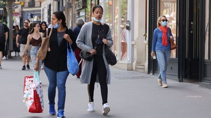 Le masque sanitaire a fait son retour dans les rues de Paris, le 28 juin 2022. (LP/OLIVIER LEJEUNE / MAXPPP)