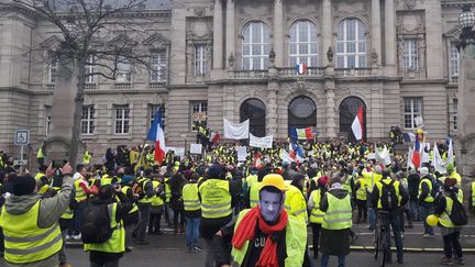 Manifestation de "gilets jaunes" devant la cour d'appel de Colmar (Haut-Rhin), le 5 janvier 2019.&nbsp; (MAXPPP)