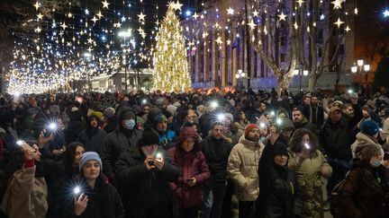 Rassemblement organisé près du Parlement, contre la suspension par le gouvernement des négociations d'adhésion à l'UE et après l'élection de Mikheil Kavelashvili à la présidence, à Tbilissi. (SOPA IMAGES / LIGHTROCKET)