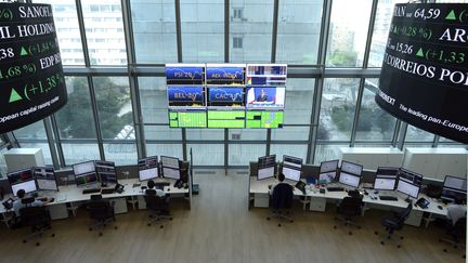 La Bourse de Paris a cl&ocirc;tur&eacute; en hausse de 4,14%, mardi 25 ao&ucirc;t. (ERIC PIERMONT / AFP)