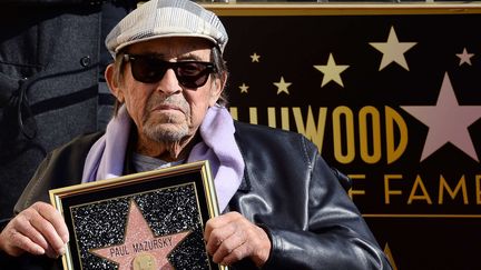 Paul Mazursky en décembre 2013, sur le Hollywood Walk of Fame à Los Angeles.
 (JIM RUYMEN/NEWSCOM/SIPA)