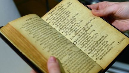 "Bay Psalm Book", le livre le plus cher jamais vendu aux enchères
 (EMMANUEL DUNAND / AFP)