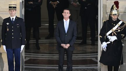 Manuel Valls lors de son départ de Matignon, à Paris, le 6 décembre 2016. (LIONEL BONAVENTURE / AFP)