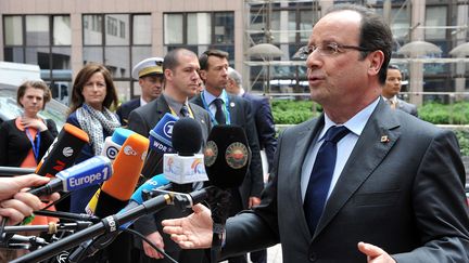 Fran&ccedil;ois Hollande arrive &agrave; Bruxelles (Belgique) pour le sommet europ&eacute;en qui s'ouvre le 27 juin 2013.&nbsp; (GEORGES GOBET / AFP)