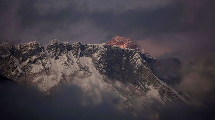 Le mont Everest, le 27 octobre 2011.&nbsp; (KEVIN FRAYER / AP / SIPA)